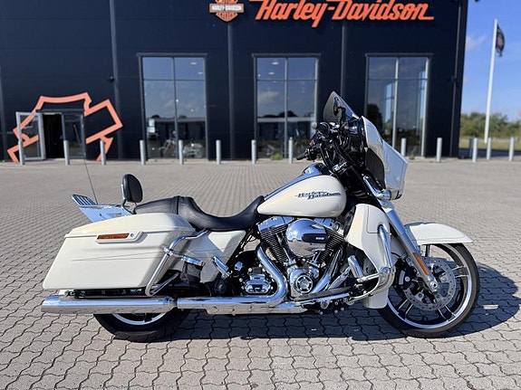 Harley-Davidson FLHXS Street Glide Special