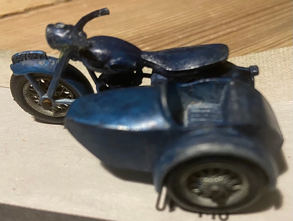 Product image 1 of 2