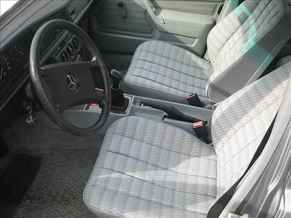 Mercedes 190 til salg hos Nabilli