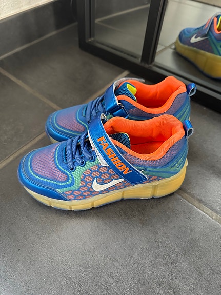 Product image 1 of 2