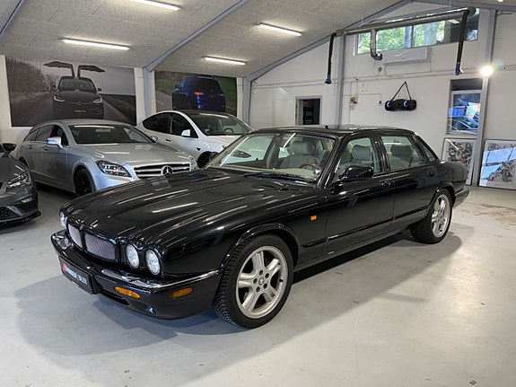 Jaguar XJR