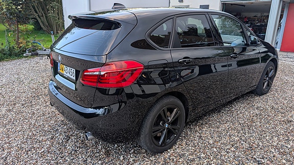 BMW 225i til salg hos Nabilli