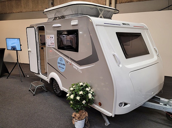 Caravelair Silver Mini 300..hævetag og stor bagdør