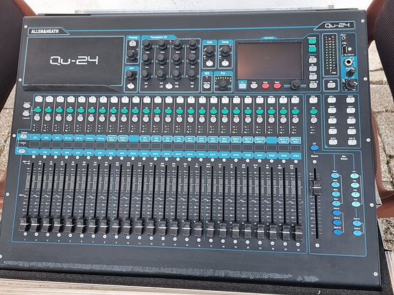 Product image 1 of 3