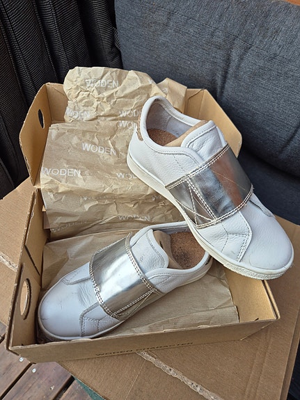 Product image 1 of 3