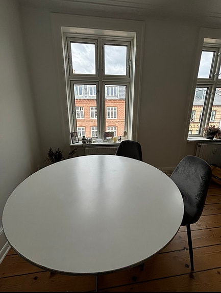 Product image 1 of 8