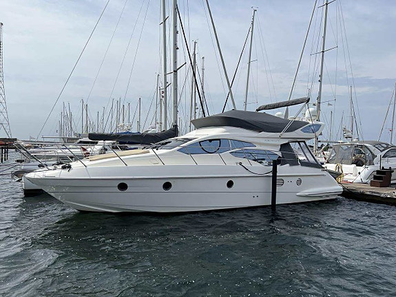 Azimut 43 Fly
