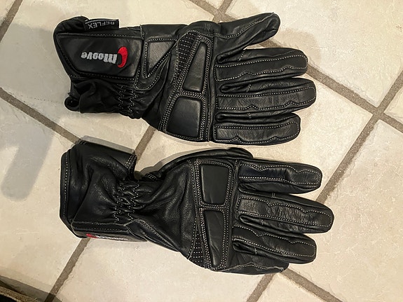 Product image 1 of 2