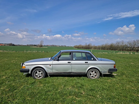 Volvo 240 til salg hos Nabilli