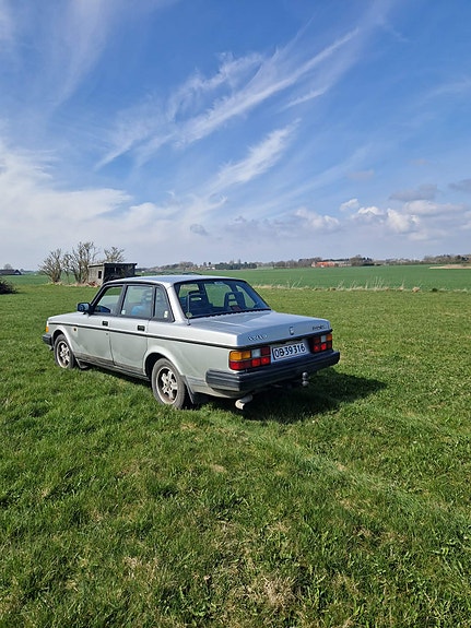 Volvo 240 til salg hos Nabilli