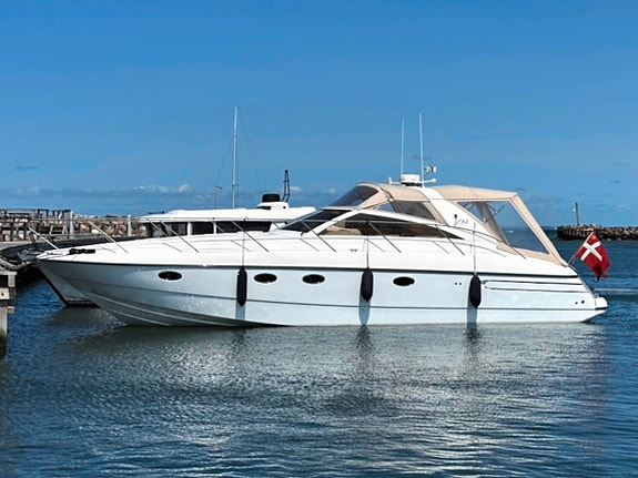 Princess V42 Volvo Penta KAD 44 EDC 2000 / Bog- & akterpropeller / Dieselvärmare