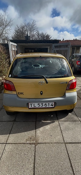 Toyota Yaris 1999 photo 2