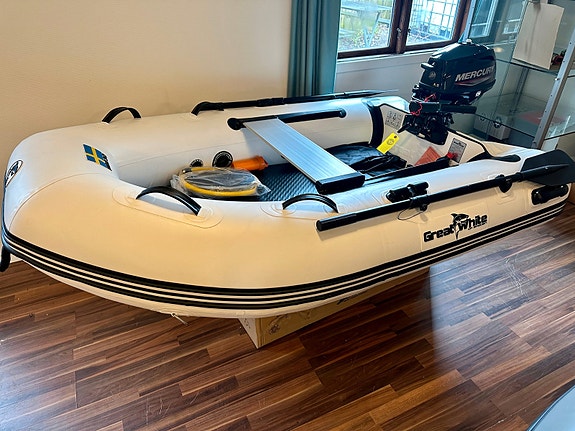 Tilbud! Great White 230 airdeck med Mercury 2.5hk