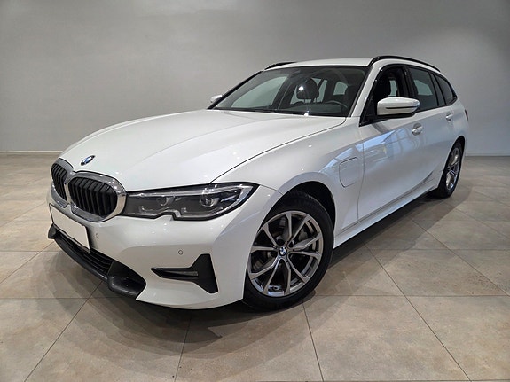 BMW 330e
