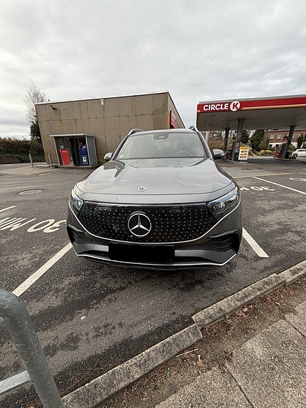 Mercedes EQB250+