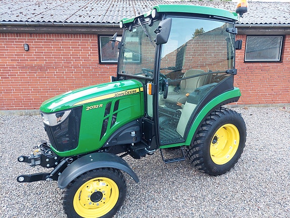 John Deere 2032R