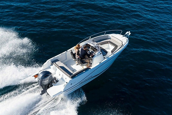 Jeanneau Cap Camarat 6.5 CC med Yamaha 150 HK påhængsmotor