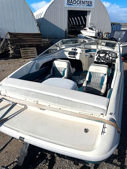 Starcraft 1710 bowrider med bådtrailer og udstyr