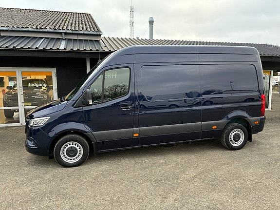 Mercedes Sprinter 215