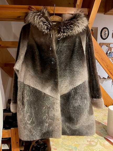 Product image 1 of 2