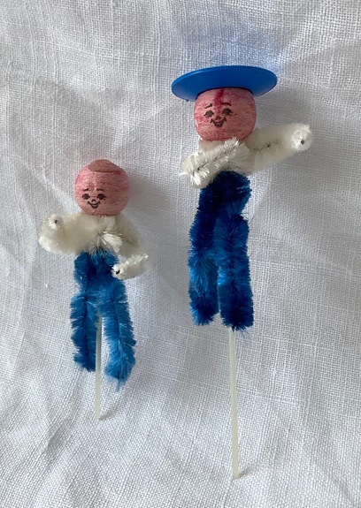 Vintage nytårspynt – 2 håndlavede chenille figurer