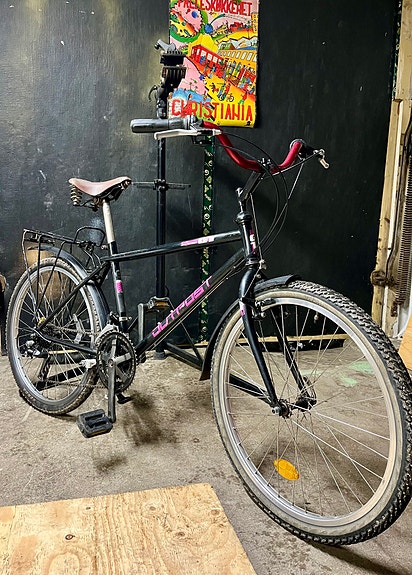 Product image 1 of 9