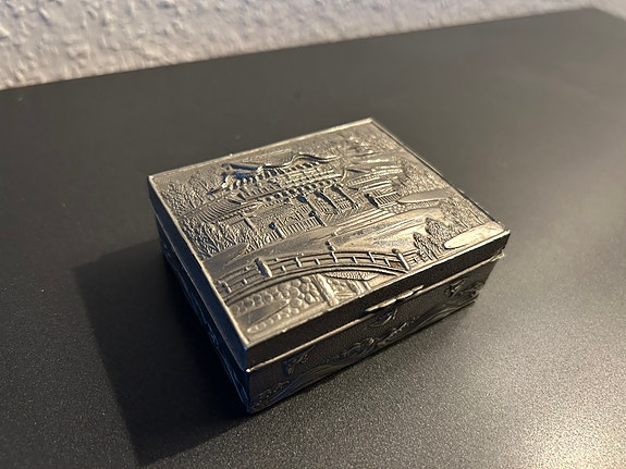 Product image 1 of 8