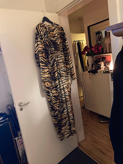 Product image 1 of 5