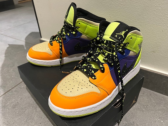 Product image 1 of 3