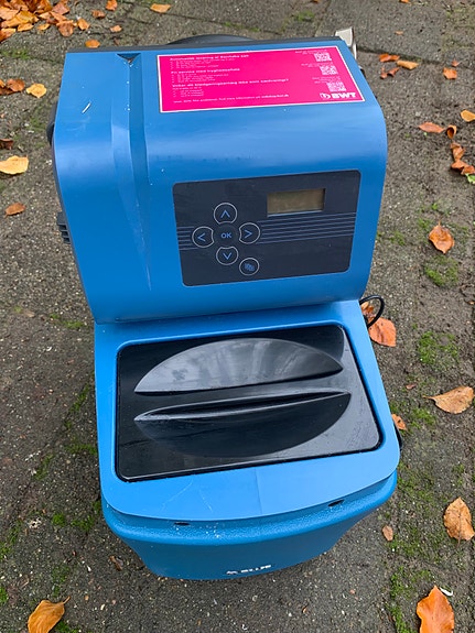 Product image 1 of 3