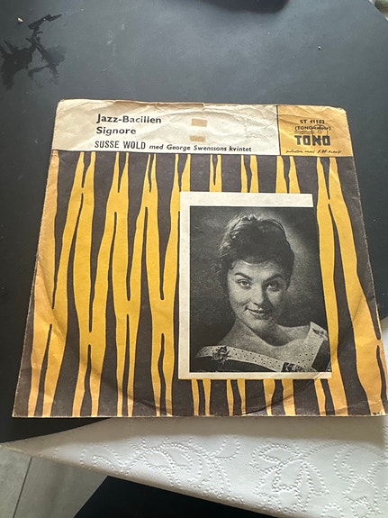 Product image 1 of 2