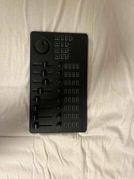 Product image 1 of 3