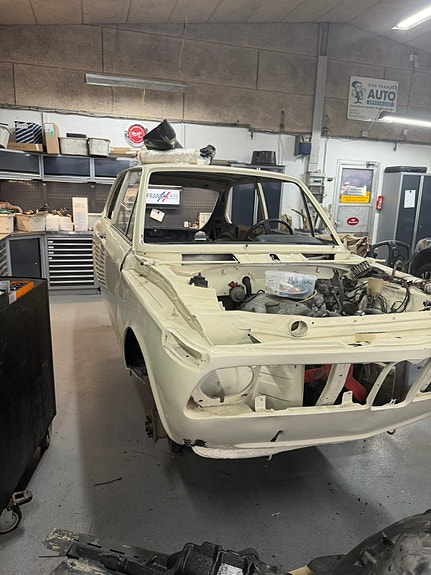 BMW 2000 1974 photo 3