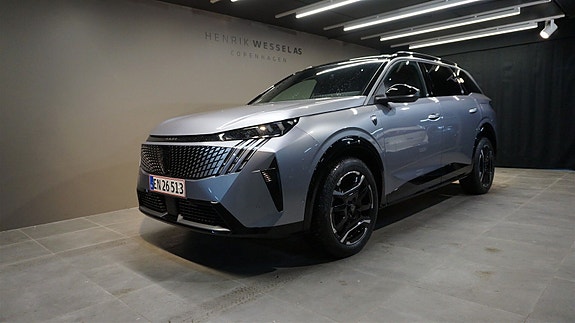 Peugeot e-5008