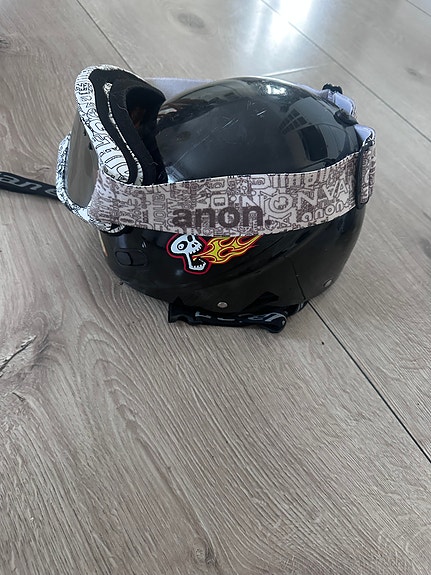 Product image 1 of 2