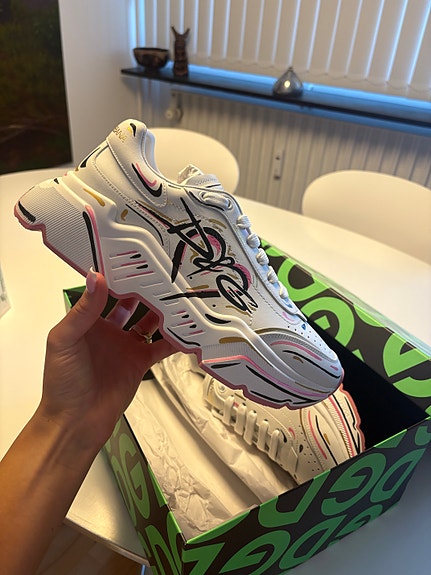 Product image 1 of 6