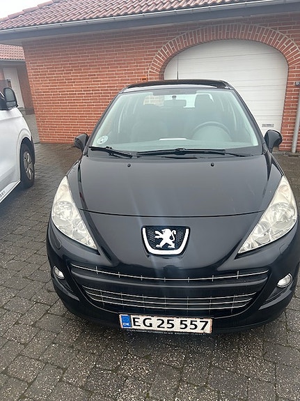 Peugeot 207 2011 photo 2