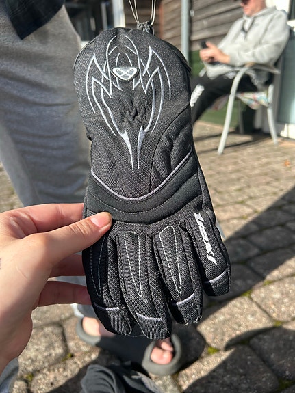 Product image 1 of 3