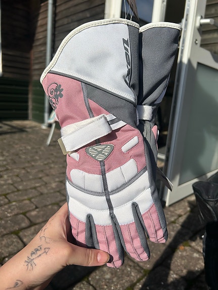 Product image 1 of 3