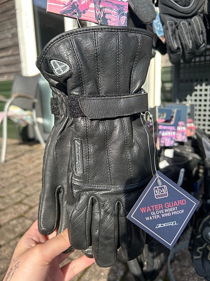 Product image 1 of 3