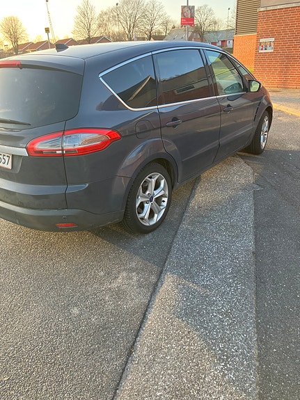 Ford S-Max 2011 photo 2