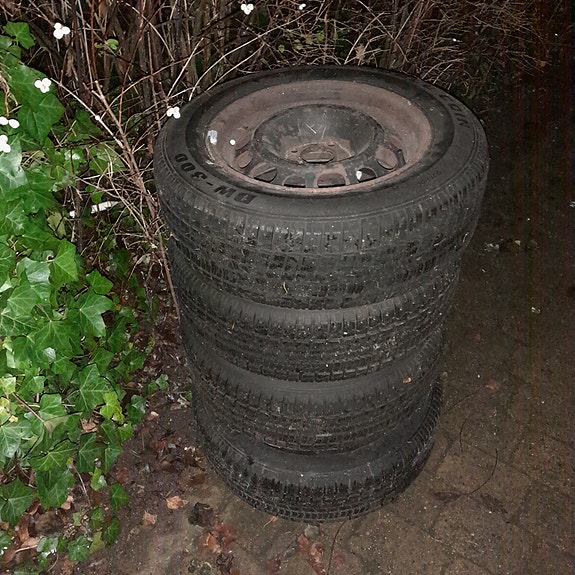 Product image 1 of 2