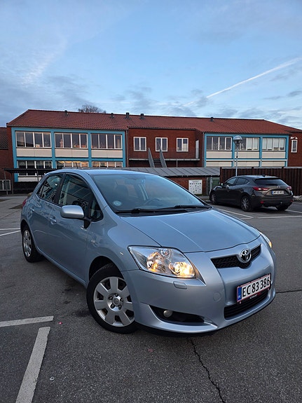 Toyota Auris 2008 photo 2