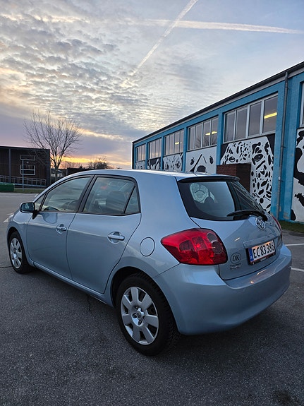 Toyota Auris 2008 photo 3