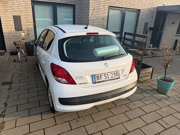 Peugeot 207 2010 photo 4