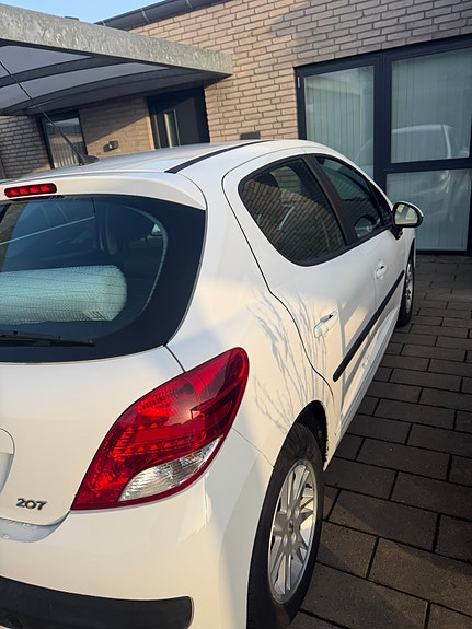 Peugeot 207 2010 photo 5