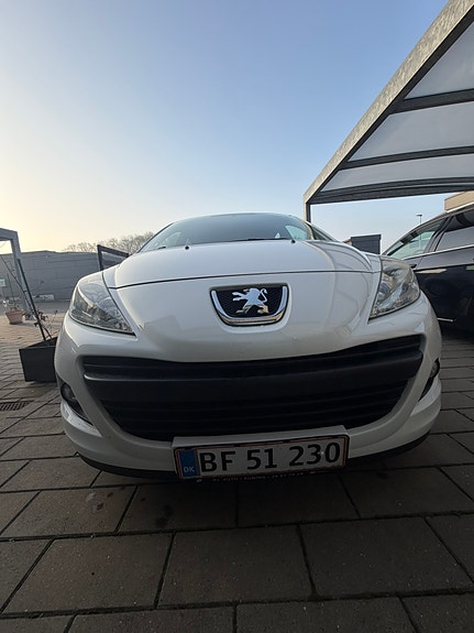 Peugeot 207 2010 photo 2