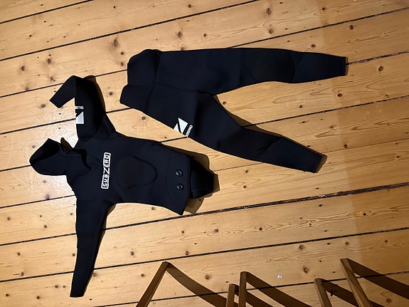 Product image 1 of 2