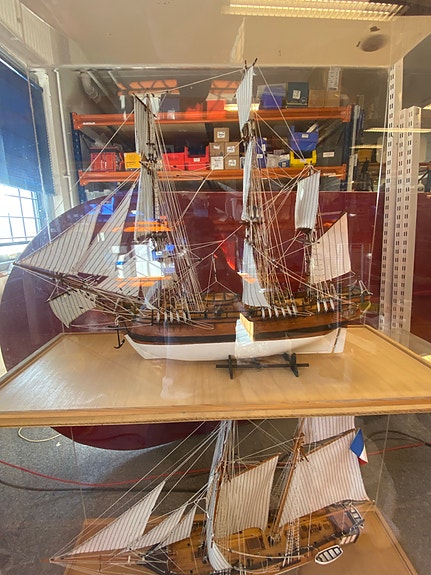 Product image 1 of 7