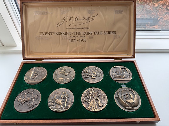 Product image 1 of 2